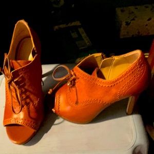 Women’s platform and stiletto heel lace up